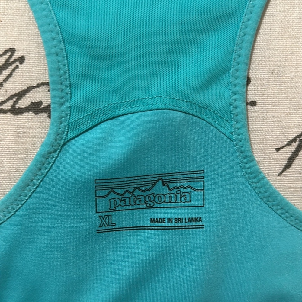 Like new women’s Patagonia sport bra, turquoise color size Xl in great condition - Picture 4 of 9